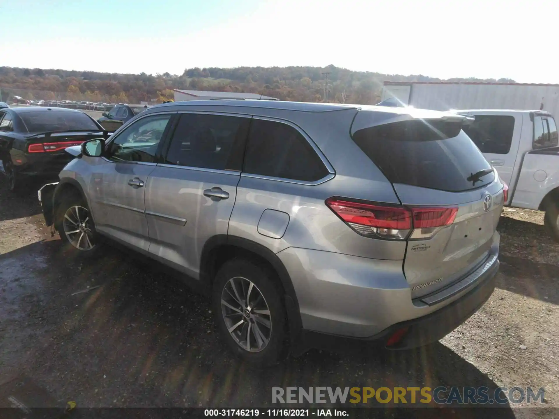 3 Photograph of a damaged car 5TDJZRFH3KS618263 TOYOTA HIGHLANDER 2019