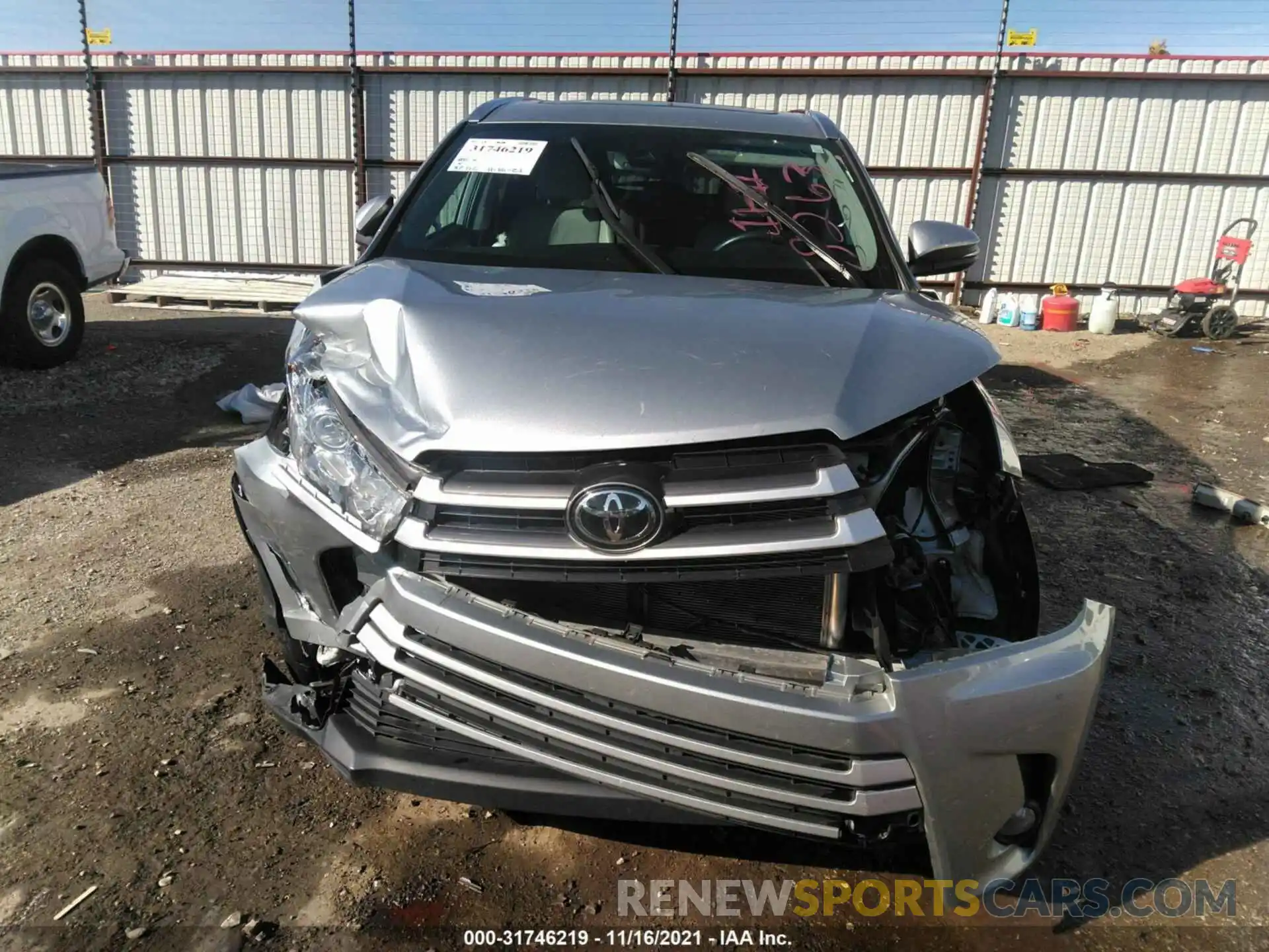 6 Photograph of a damaged car 5TDJZRFH3KS618263 TOYOTA HIGHLANDER 2019