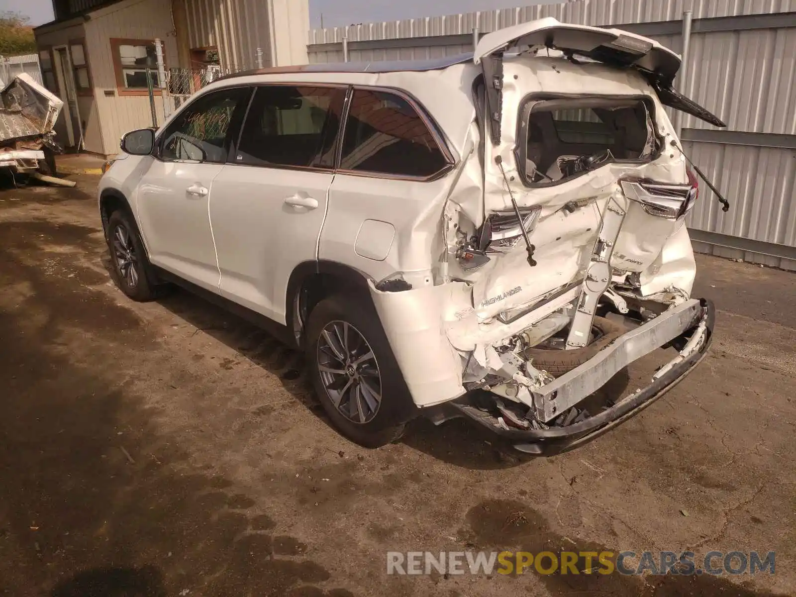 3 Photograph of a damaged car 5TDJZRFH3KS619719 TOYOTA HIGHLANDER 2019