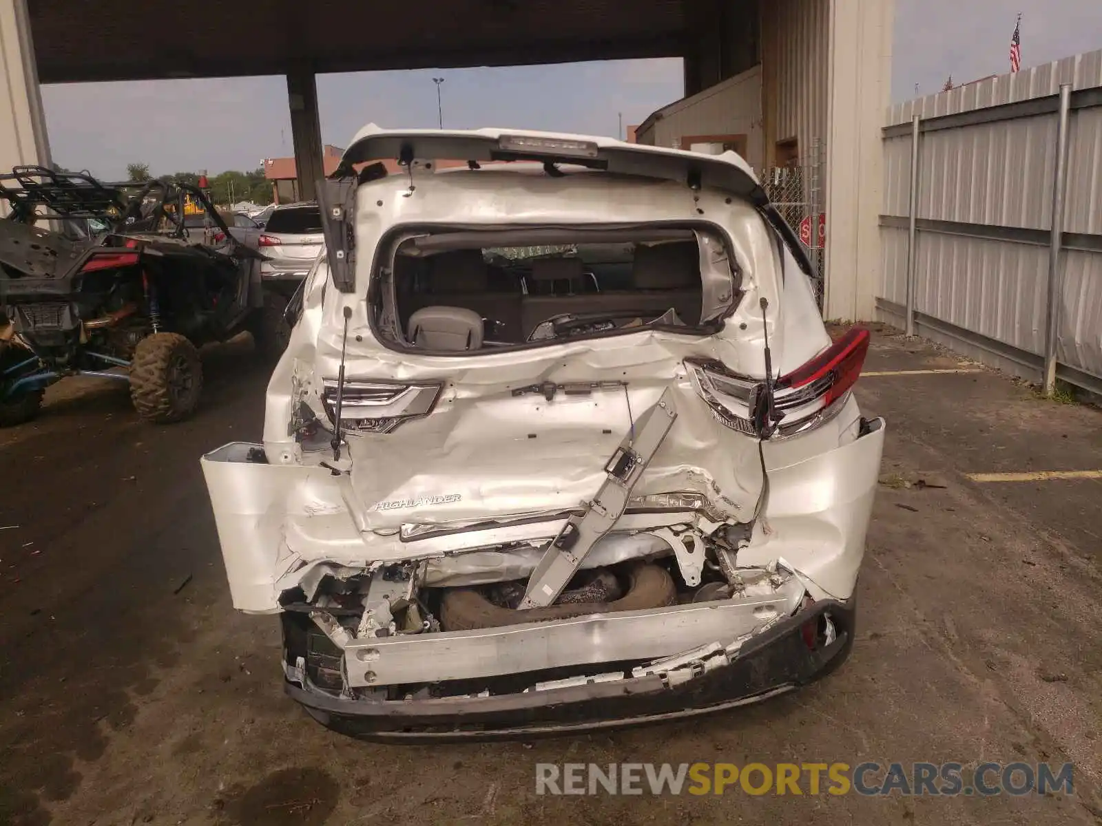 9 Photograph of a damaged car 5TDJZRFH3KS619719 TOYOTA HIGHLANDER 2019