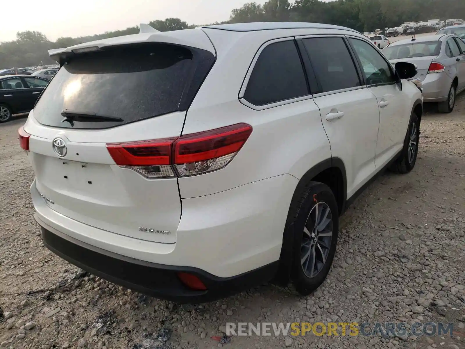 4 Фотография поврежденного автомобиля 5TDJZRFH3KS621230 TOYOTA HIGHLANDER 2019