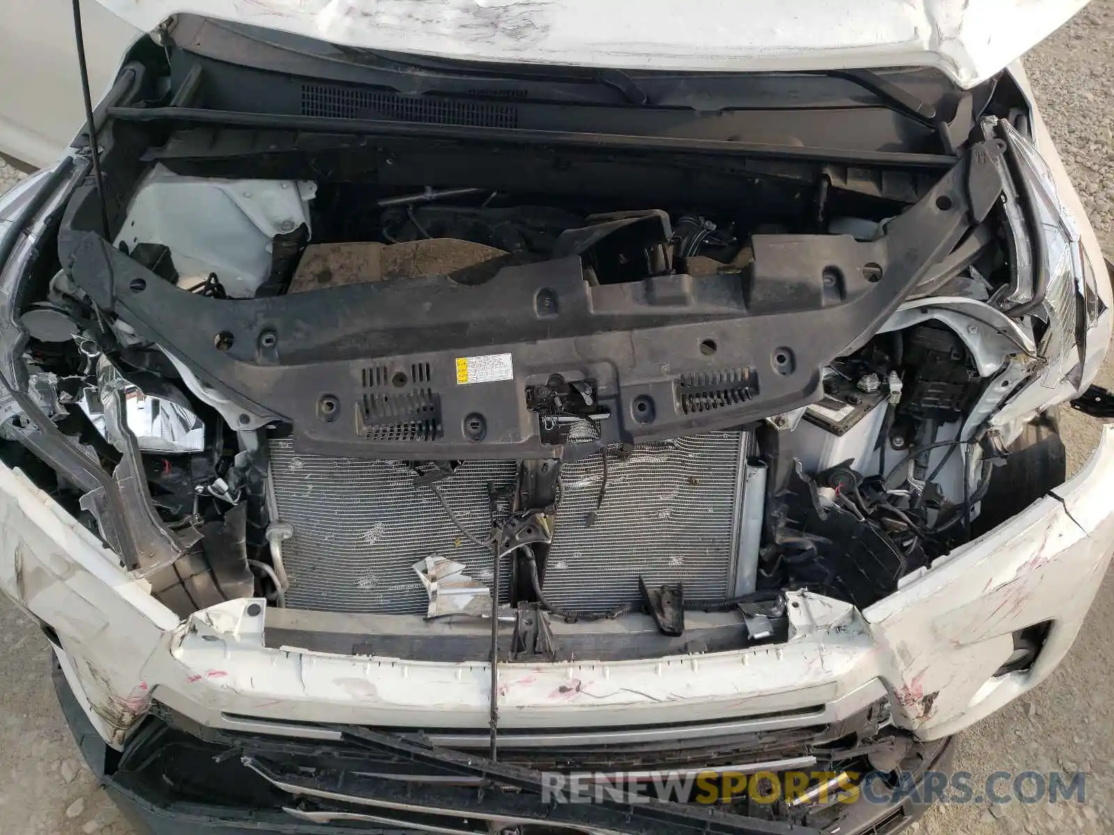 7 Photograph of a damaged car 5TDJZRFH3KS621230 TOYOTA HIGHLANDER 2019