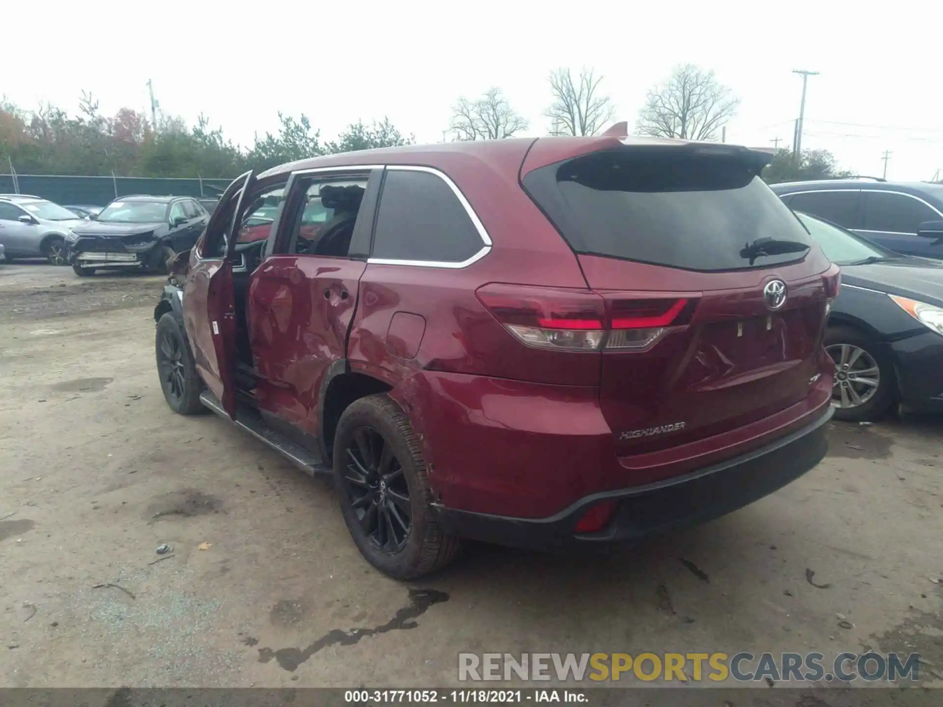 3 Photograph of a damaged car 5TDJZRFH3KS621373 TOYOTA HIGHLANDER 2019