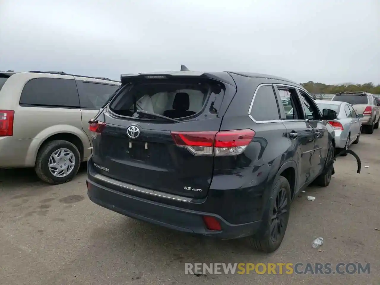 4 Photograph of a damaged car 5TDJZRFH3KS623415 TOYOTA HIGHLANDER 2019