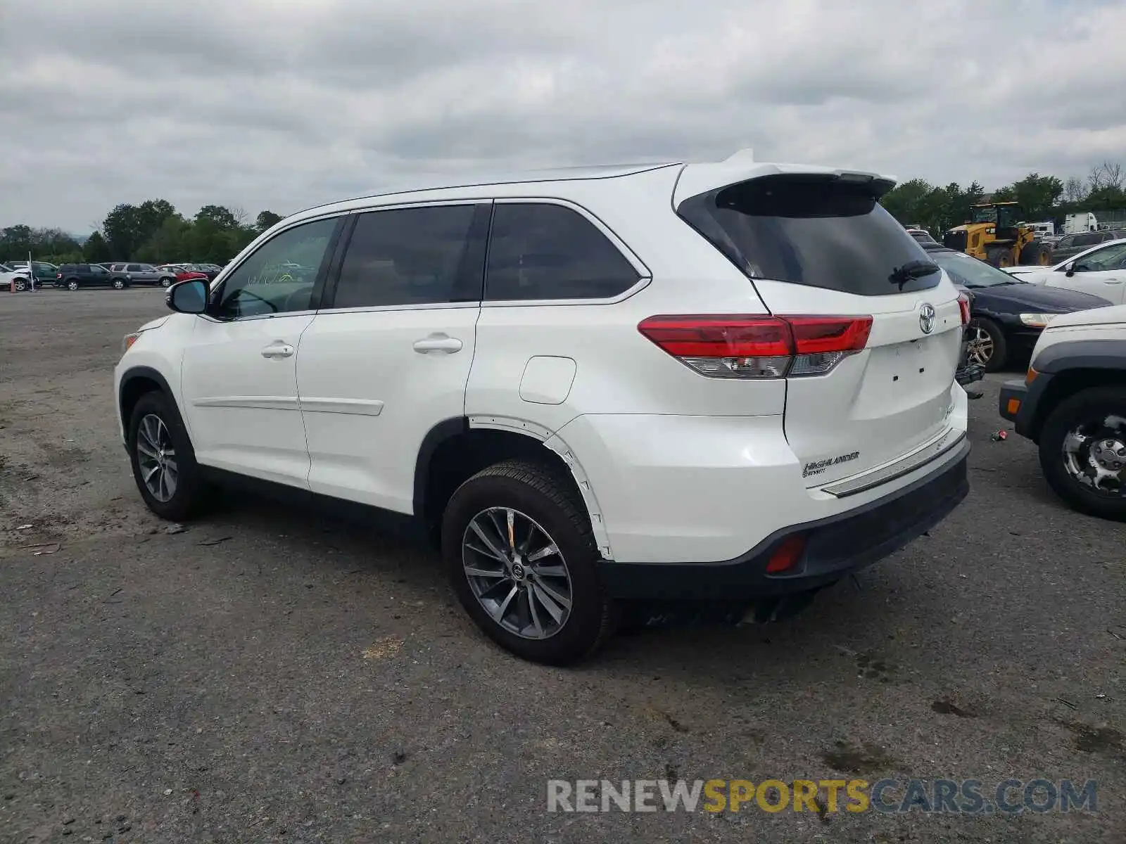 3 Photograph of a damaged car 5TDJZRFH3KS623642 TOYOTA HIGHLANDER 2019