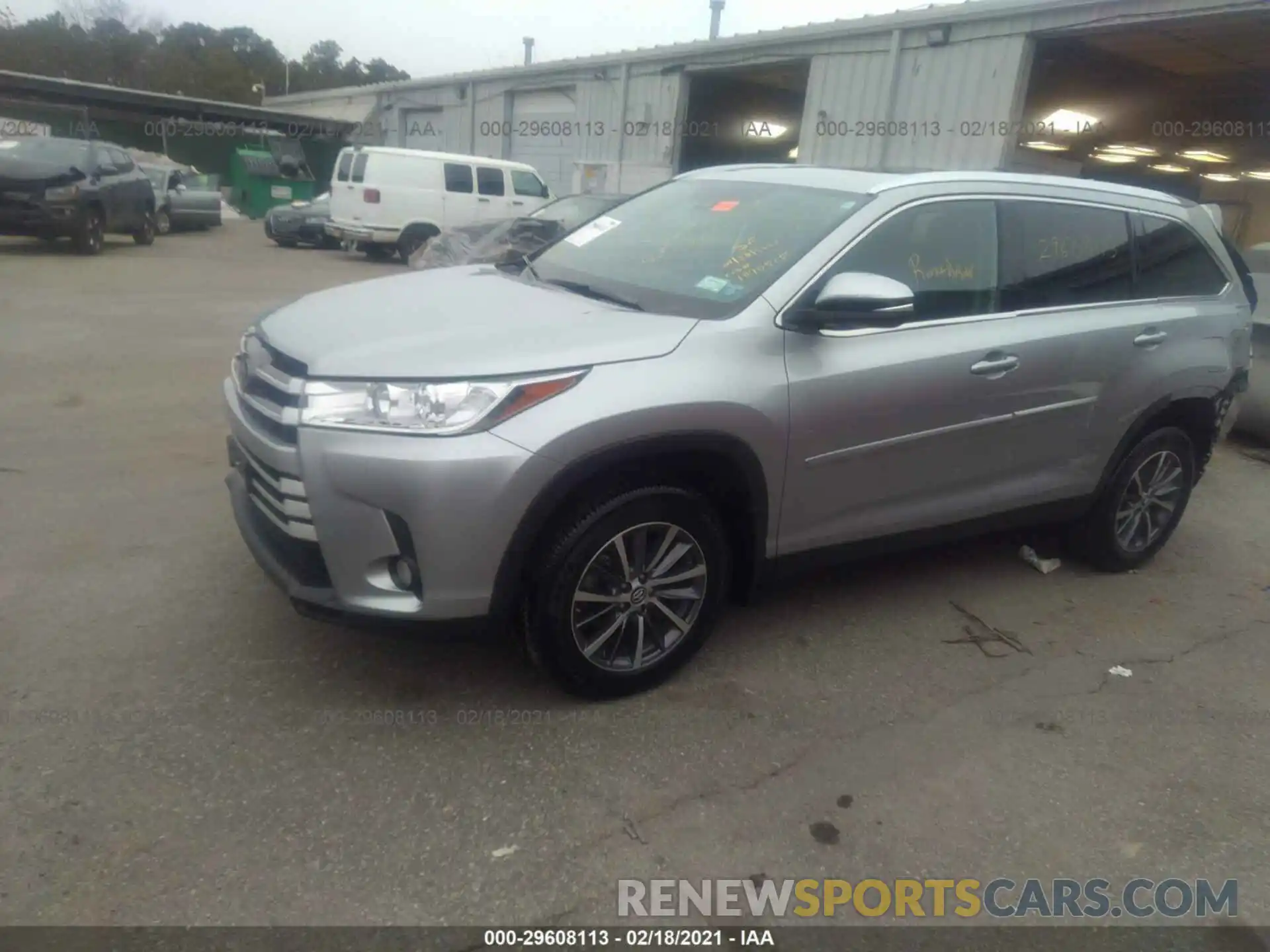 2 Photograph of a damaged car 5TDJZRFH3KS624497 TOYOTA HIGHLANDER 2019