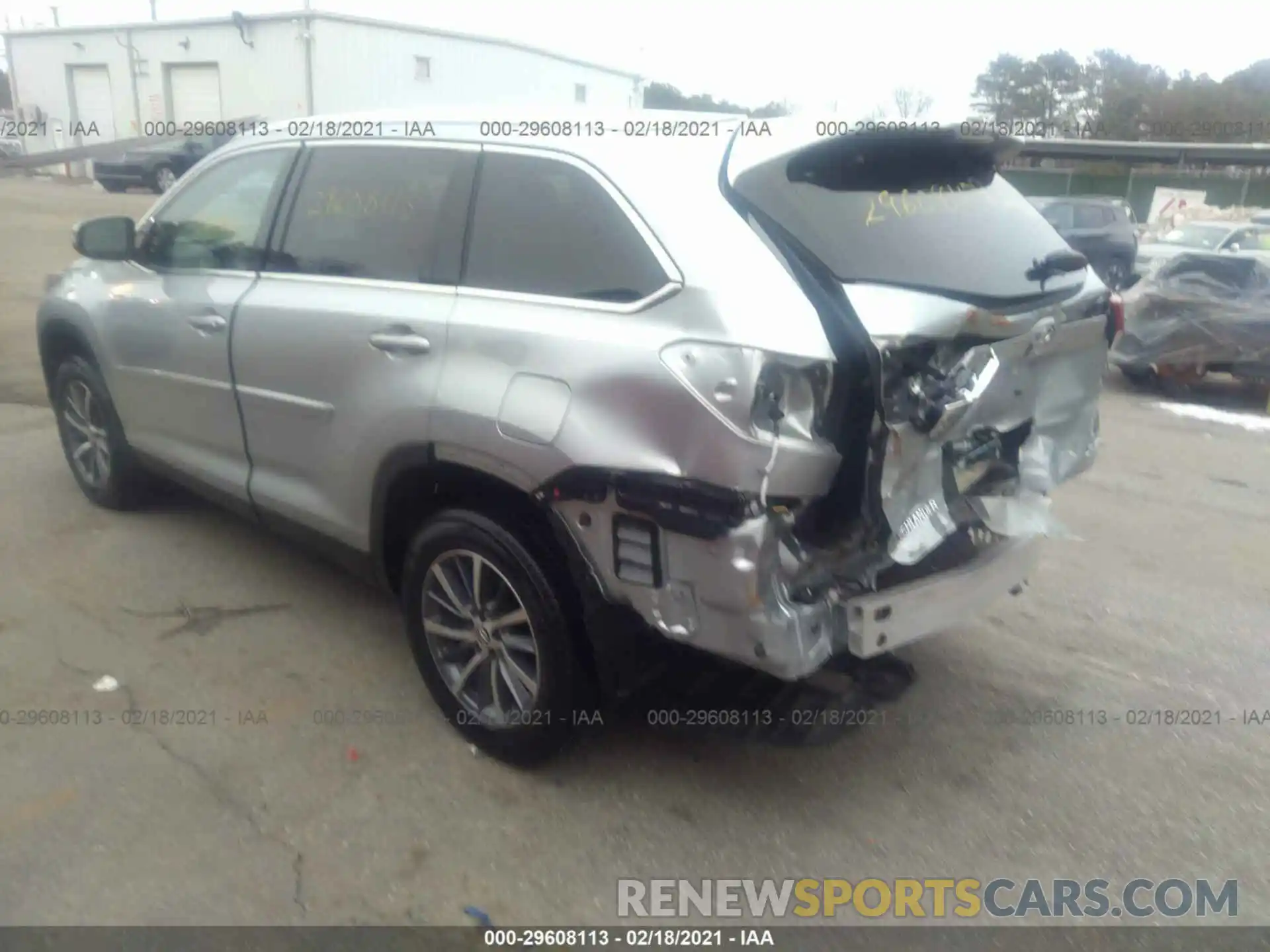 3 Photograph of a damaged car 5TDJZRFH3KS624497 TOYOTA HIGHLANDER 2019