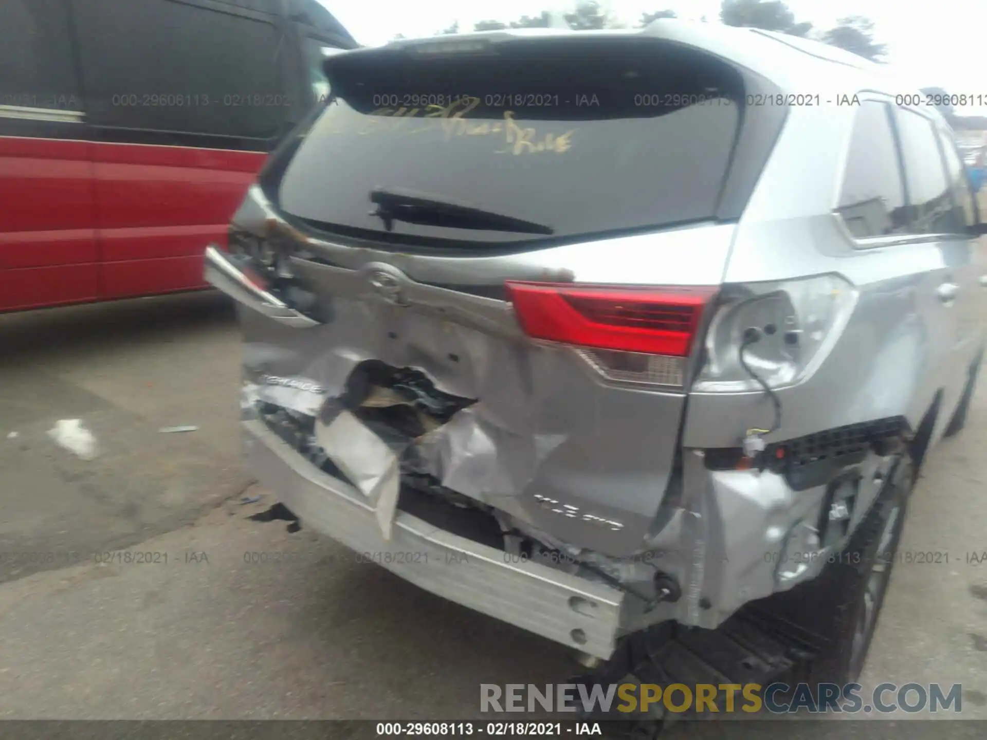 6 Photograph of a damaged car 5TDJZRFH3KS624497 TOYOTA HIGHLANDER 2019