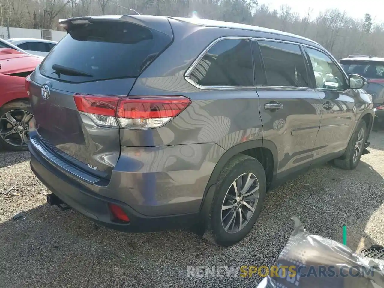 3 Photograph of a damaged car 5TDJZRFH3KS627092 TOYOTA HIGHLANDER 2019