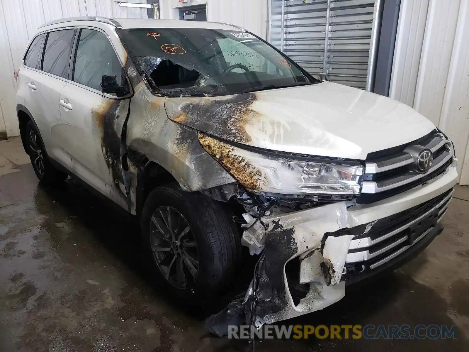 1 Photograph of a damaged car 5TDJZRFH3KS627688 TOYOTA HIGHLANDER 2019