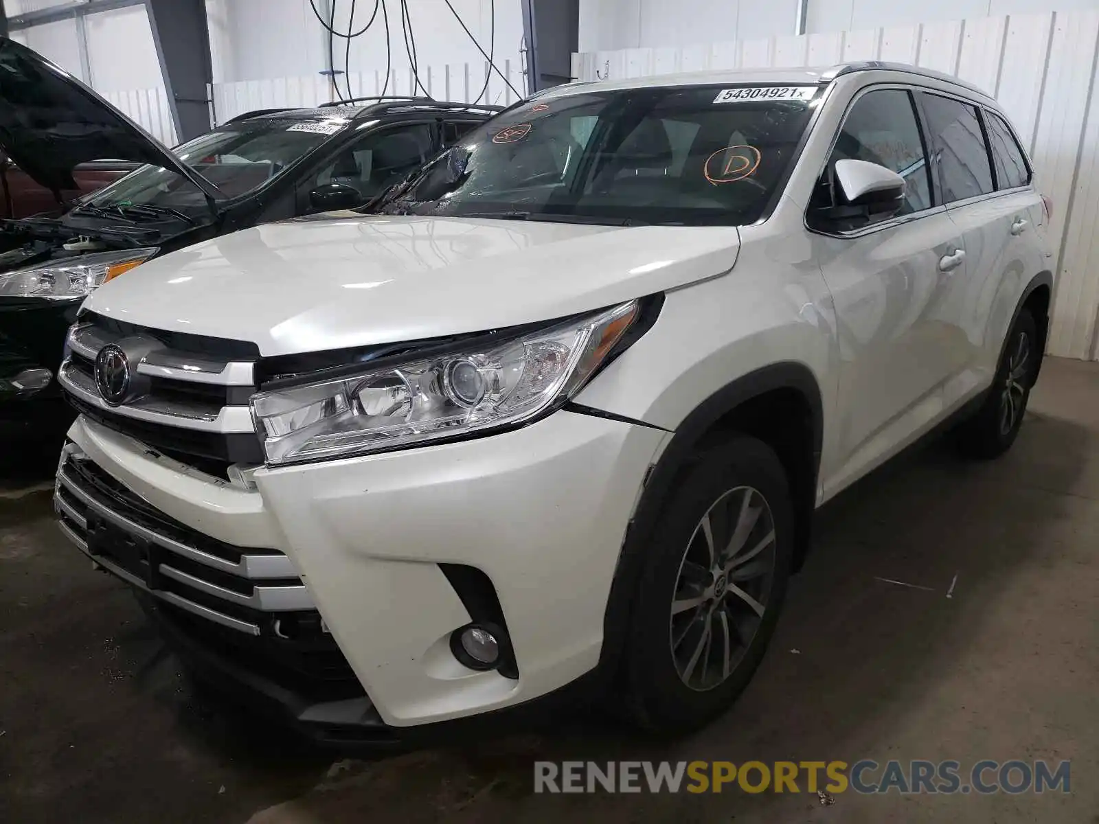 2 Photograph of a damaged car 5TDJZRFH3KS627688 TOYOTA HIGHLANDER 2019