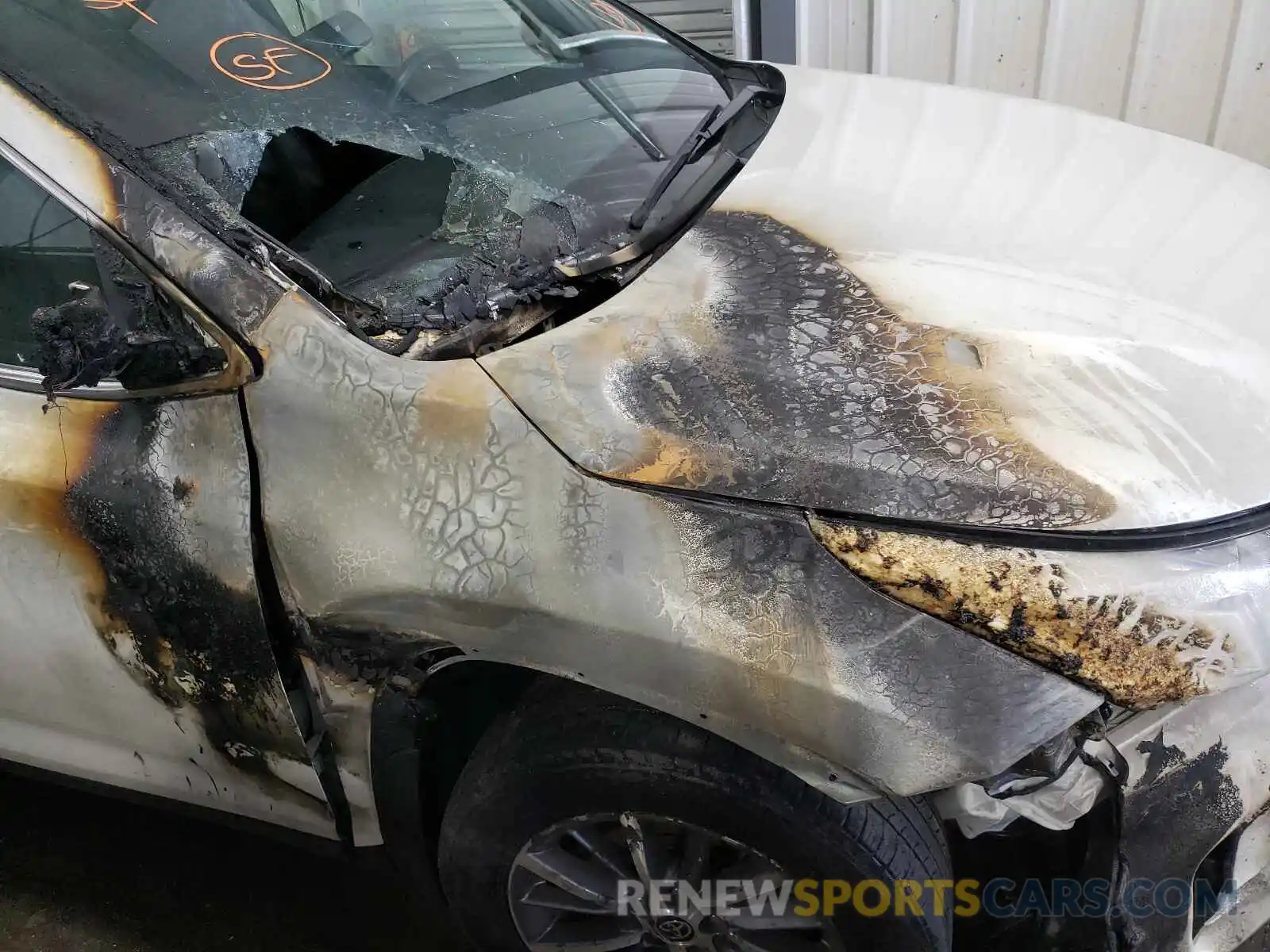 9 Photograph of a damaged car 5TDJZRFH3KS627688 TOYOTA HIGHLANDER 2019