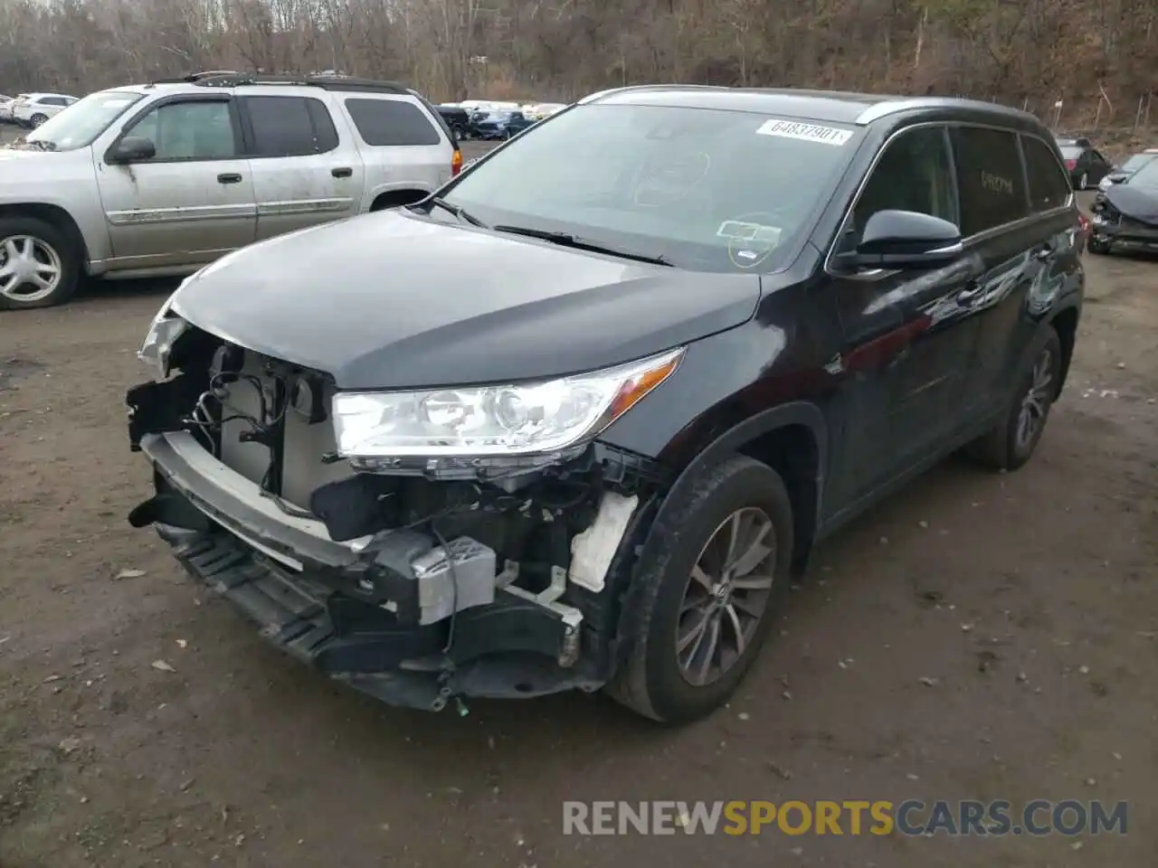 2 Photograph of a damaged car 5TDJZRFH3KS704656 TOYOTA HIGHLANDER 2019