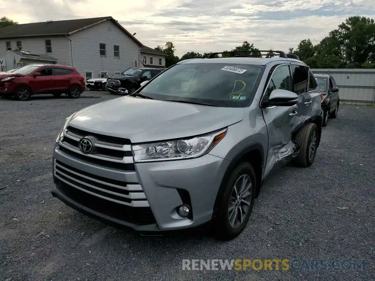 2 Photograph of a damaged car 5TDJZRFH3KS715186 TOYOTA HIGHLANDER 2019