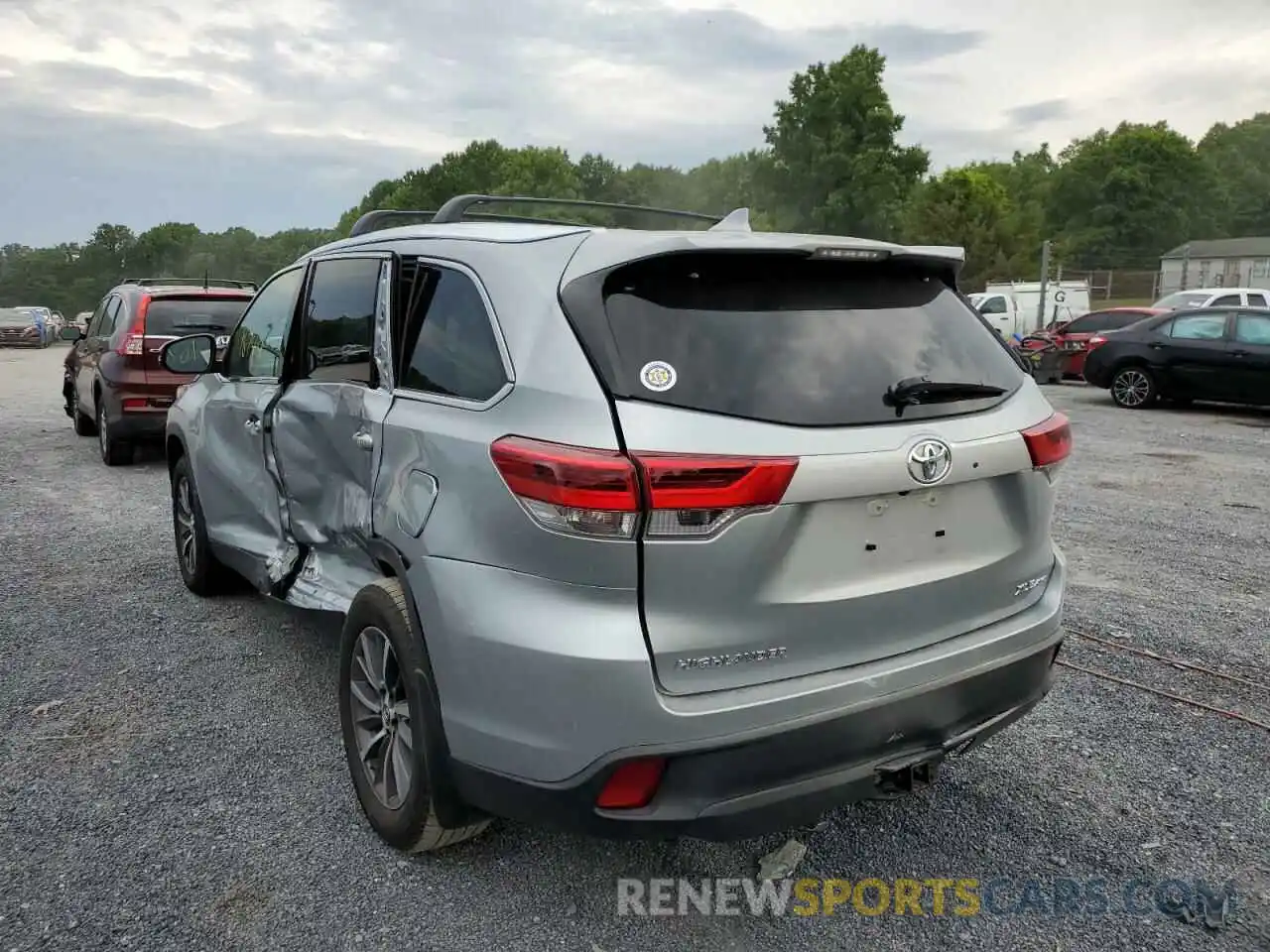 3 Photograph of a damaged car 5TDJZRFH3KS715186 TOYOTA HIGHLANDER 2019