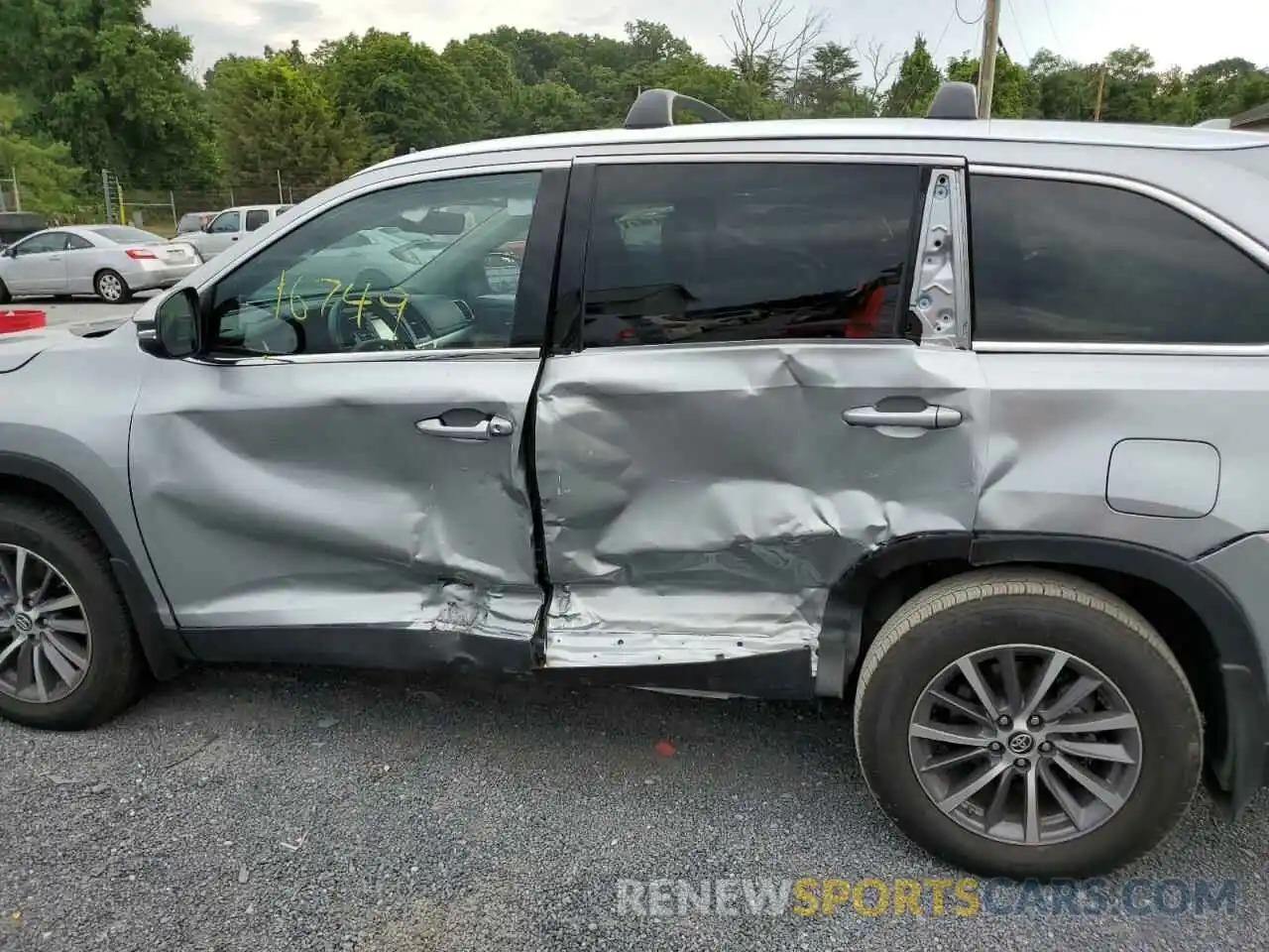 9 Photograph of a damaged car 5TDJZRFH3KS715186 TOYOTA HIGHLANDER 2019