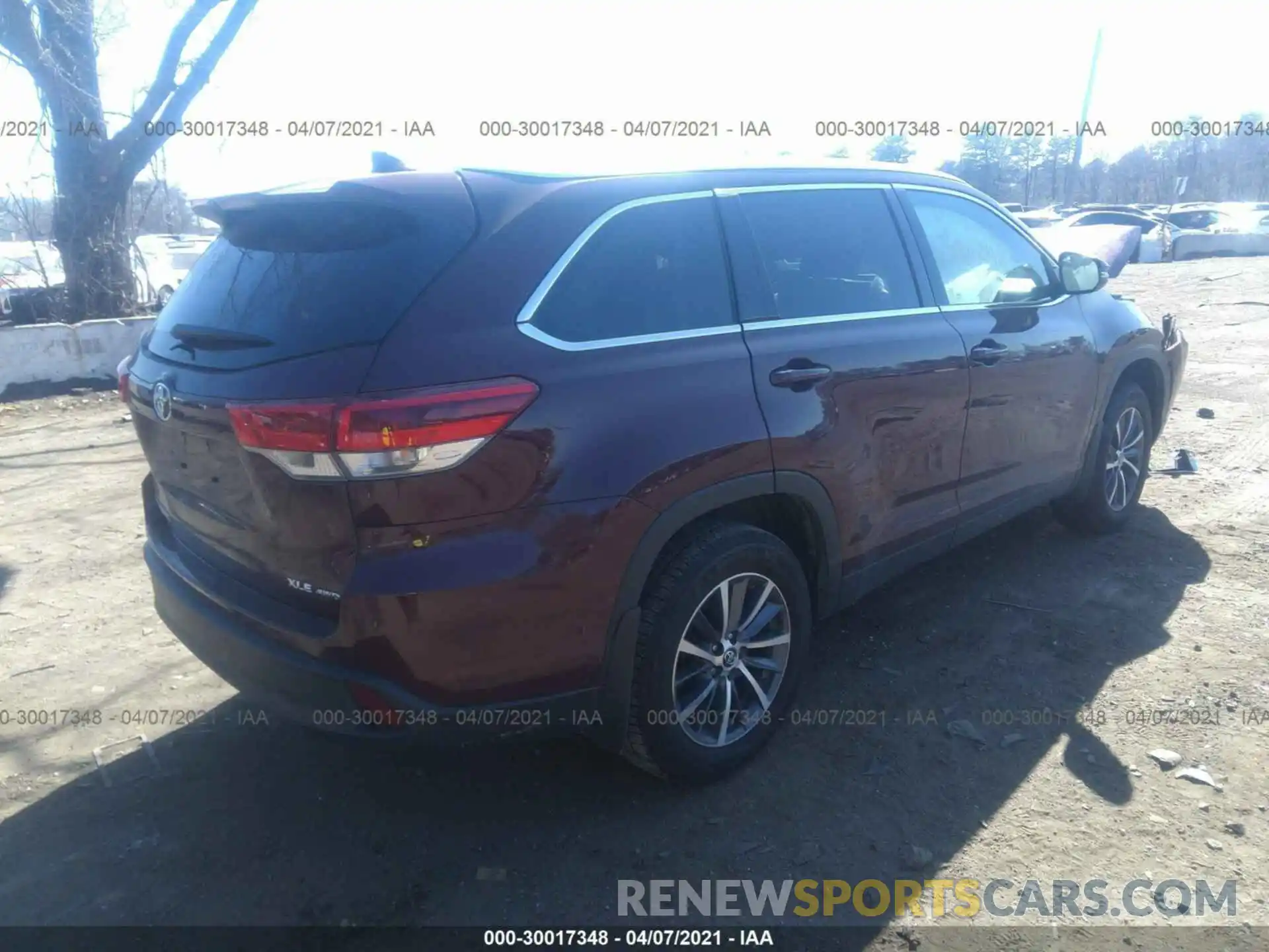 4 Photograph of a damaged car 5TDJZRFH3KS715480 TOYOTA HIGHLANDER 2019