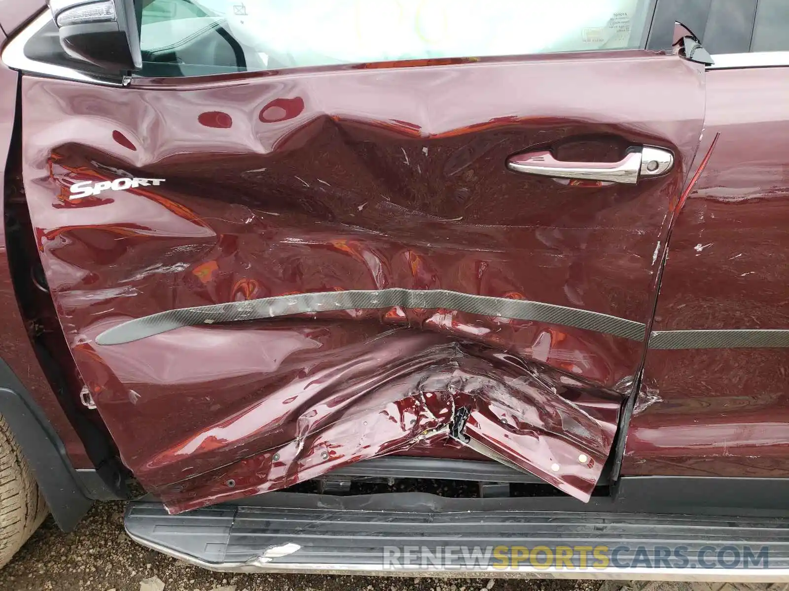 10 Photograph of a damaged car 5TDJZRFH3KS718752 TOYOTA HIGHLANDER 2019