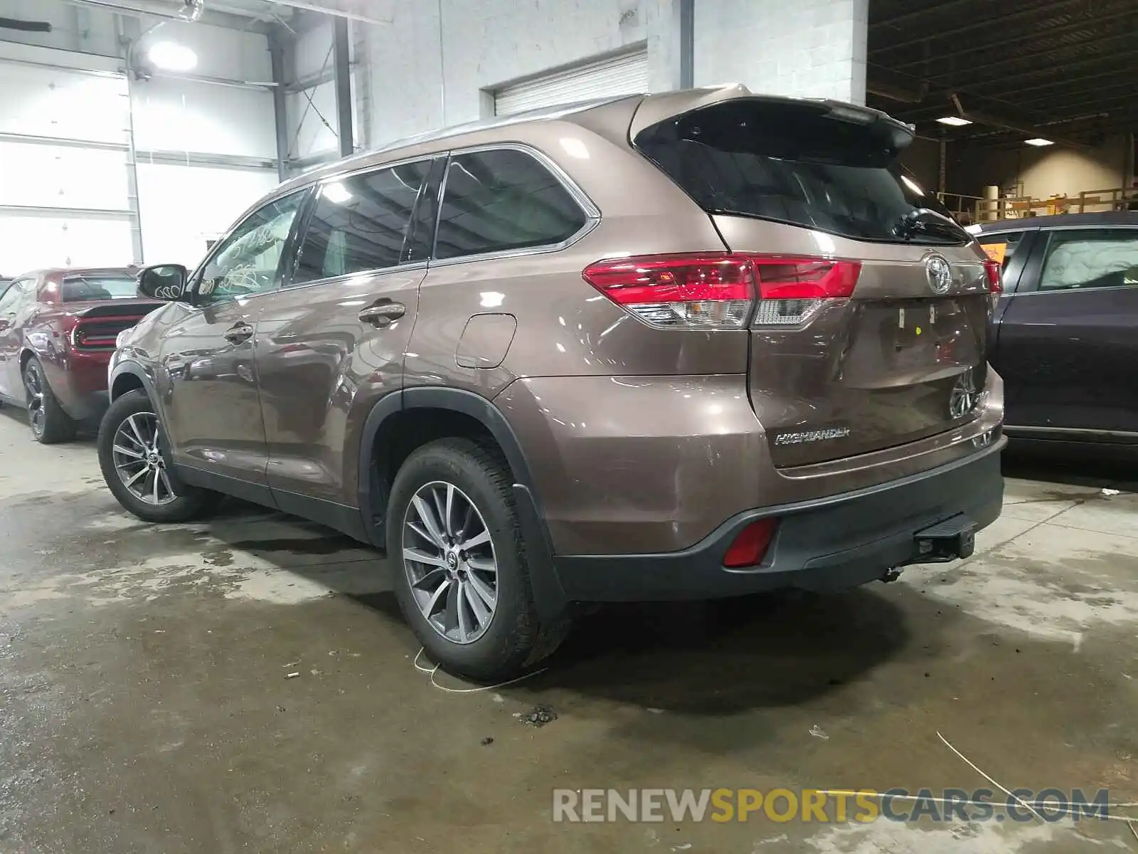 3 Photograph of a damaged car 5TDJZRFH3KS720016 TOYOTA HIGHLANDER 2019