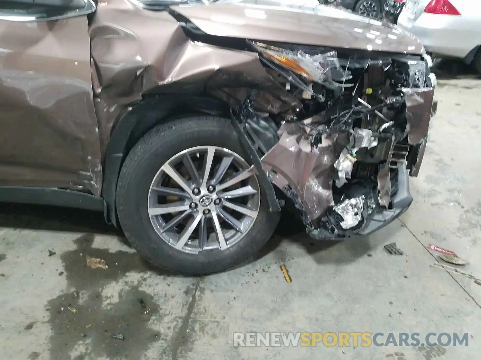 9 Photograph of a damaged car 5TDJZRFH3KS720016 TOYOTA HIGHLANDER 2019