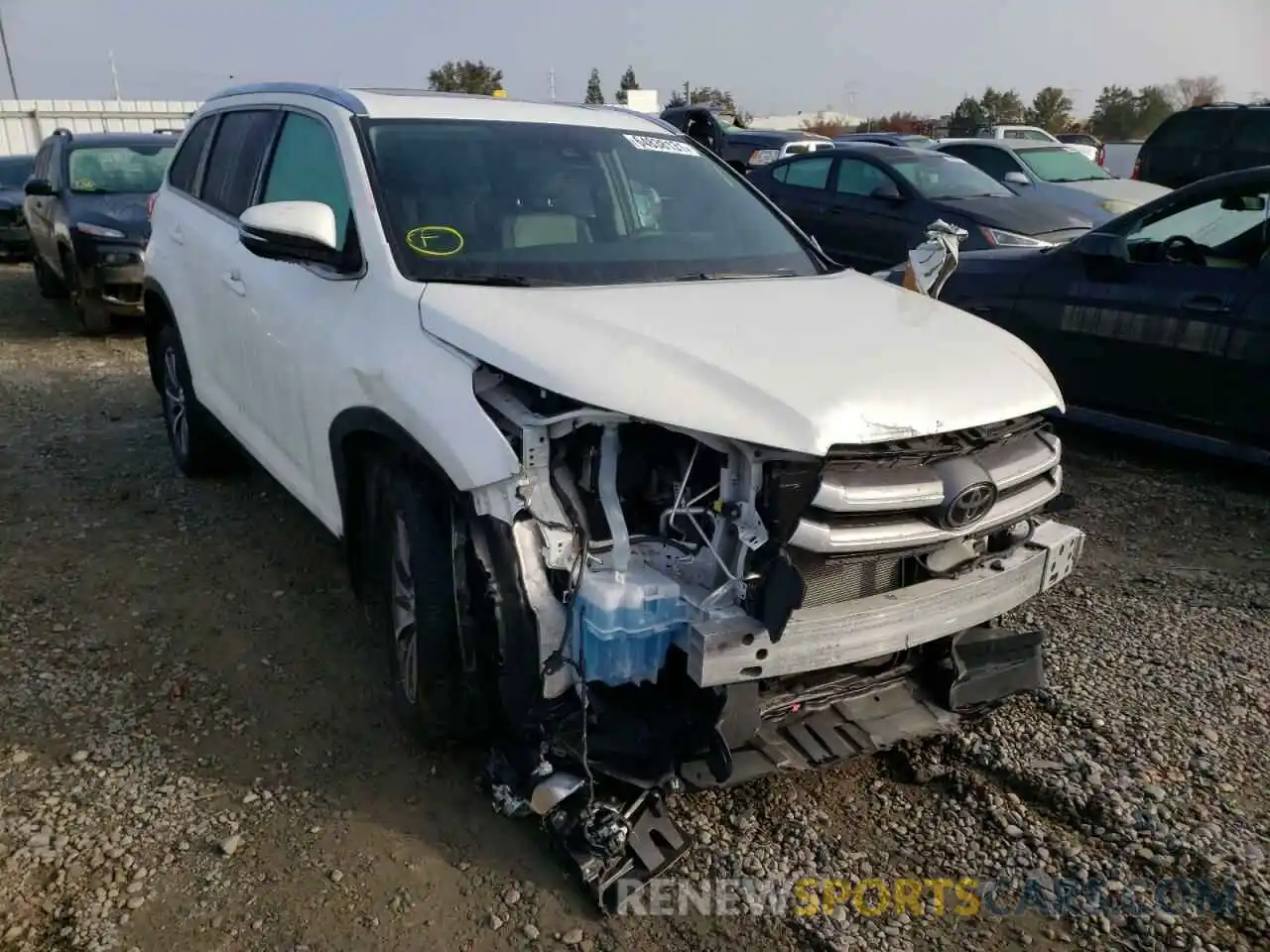 1 Photograph of a damaged car 5TDJZRFH3KS720713 TOYOTA HIGHLANDER 2019