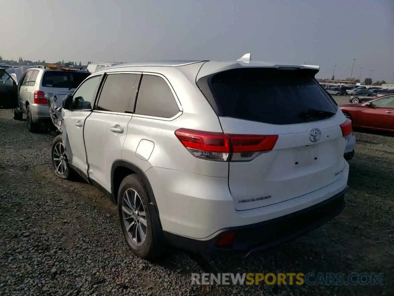 3 Photograph of a damaged car 5TDJZRFH3KS720713 TOYOTA HIGHLANDER 2019