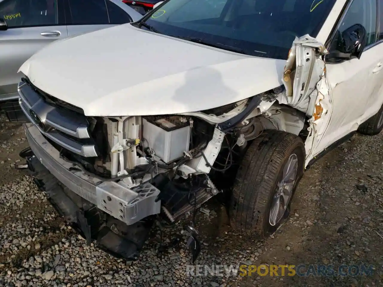 9 Photograph of a damaged car 5TDJZRFH3KS720713 TOYOTA HIGHLANDER 2019