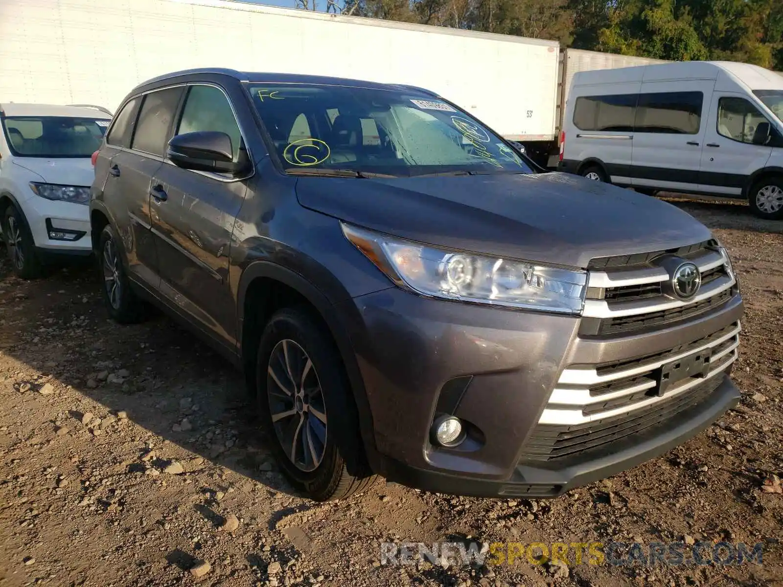 1 Photograph of a damaged car 5TDJZRFH3KS724194 TOYOTA HIGHLANDER 2019