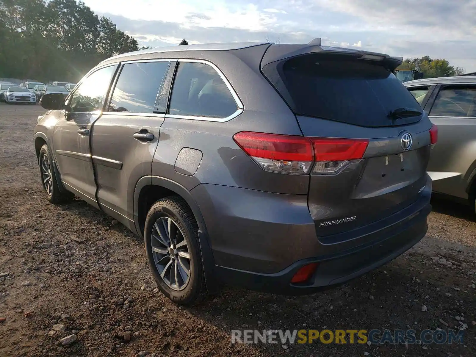 3 Photograph of a damaged car 5TDJZRFH3KS724194 TOYOTA HIGHLANDER 2019