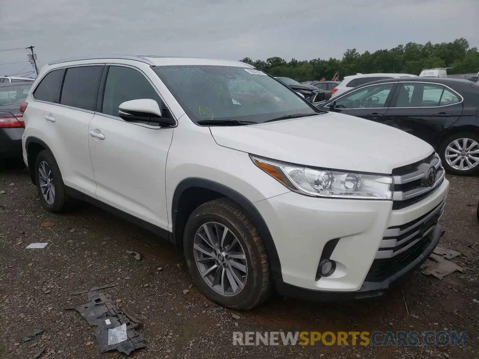 1 Photograph of a damaged car 5TDJZRFH3KS724647 TOYOTA HIGHLANDER 2019