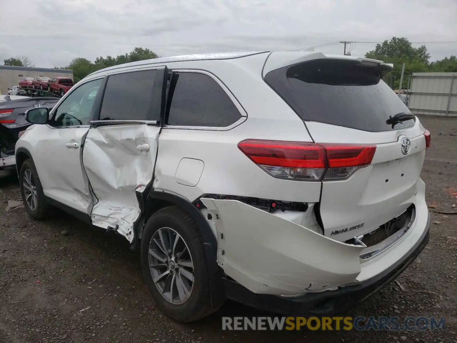 3 Photograph of a damaged car 5TDJZRFH3KS724647 TOYOTA HIGHLANDER 2019