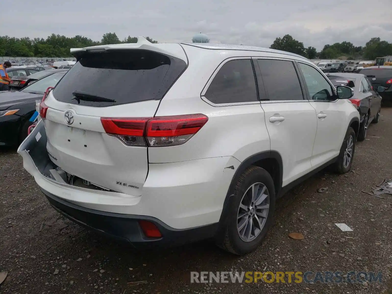 4 Фотография поврежденного автомобиля 5TDJZRFH3KS724647 TOYOTA HIGHLANDER 2019