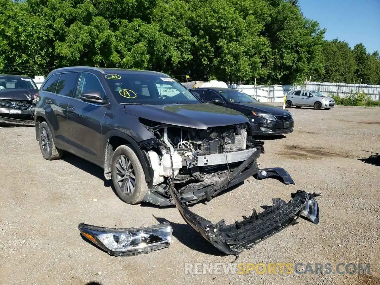 1 Photograph of a damaged car 5TDJZRFH3KS729928 TOYOTA HIGHLANDER 2019