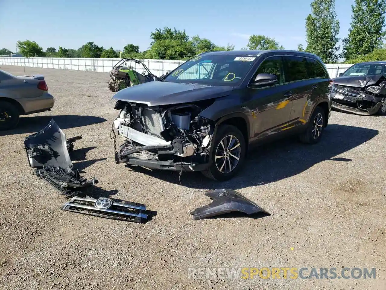 2 Photograph of a damaged car 5TDJZRFH3KS729928 TOYOTA HIGHLANDER 2019