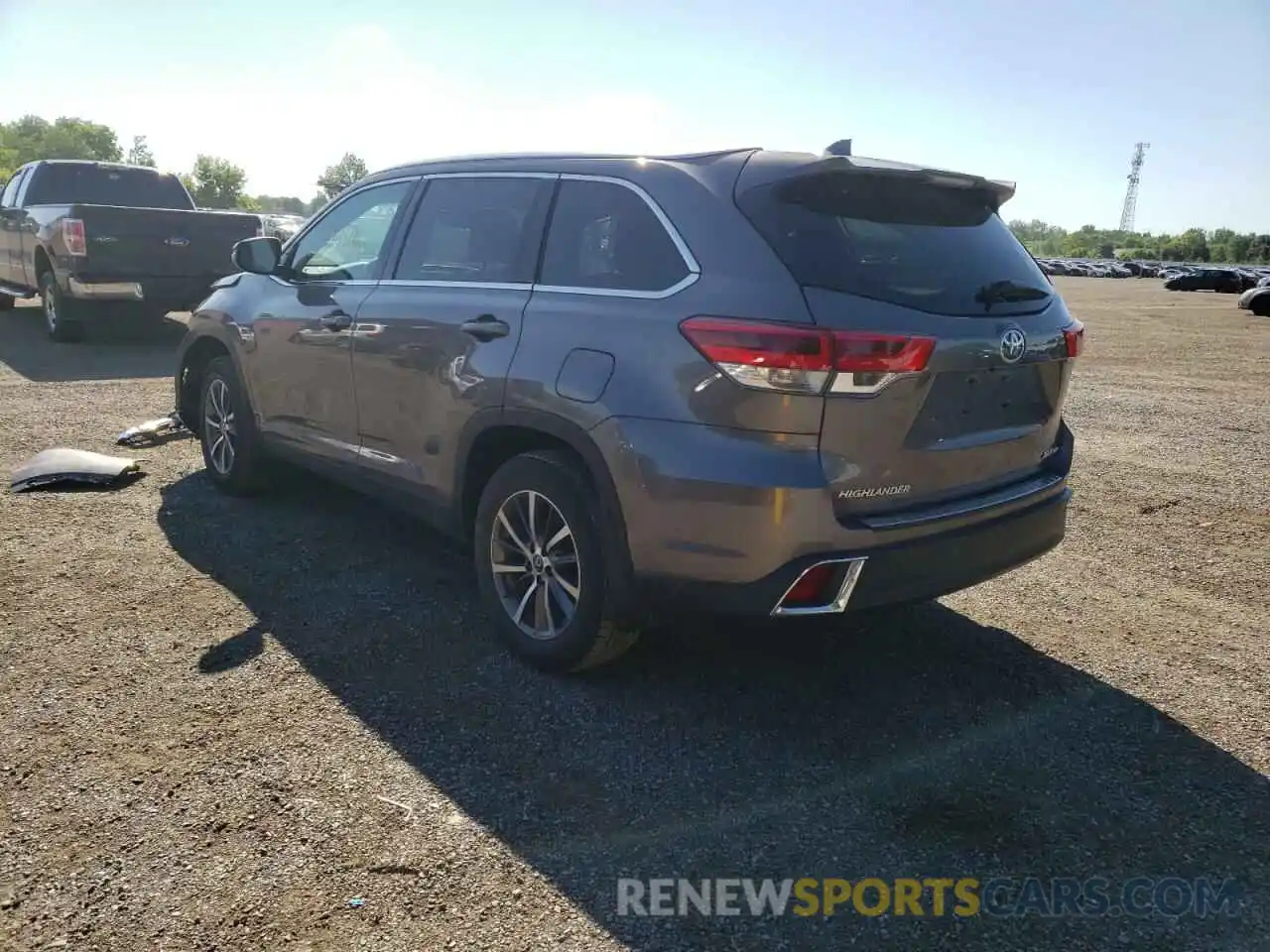 3 Photograph of a damaged car 5TDJZRFH3KS729928 TOYOTA HIGHLANDER 2019