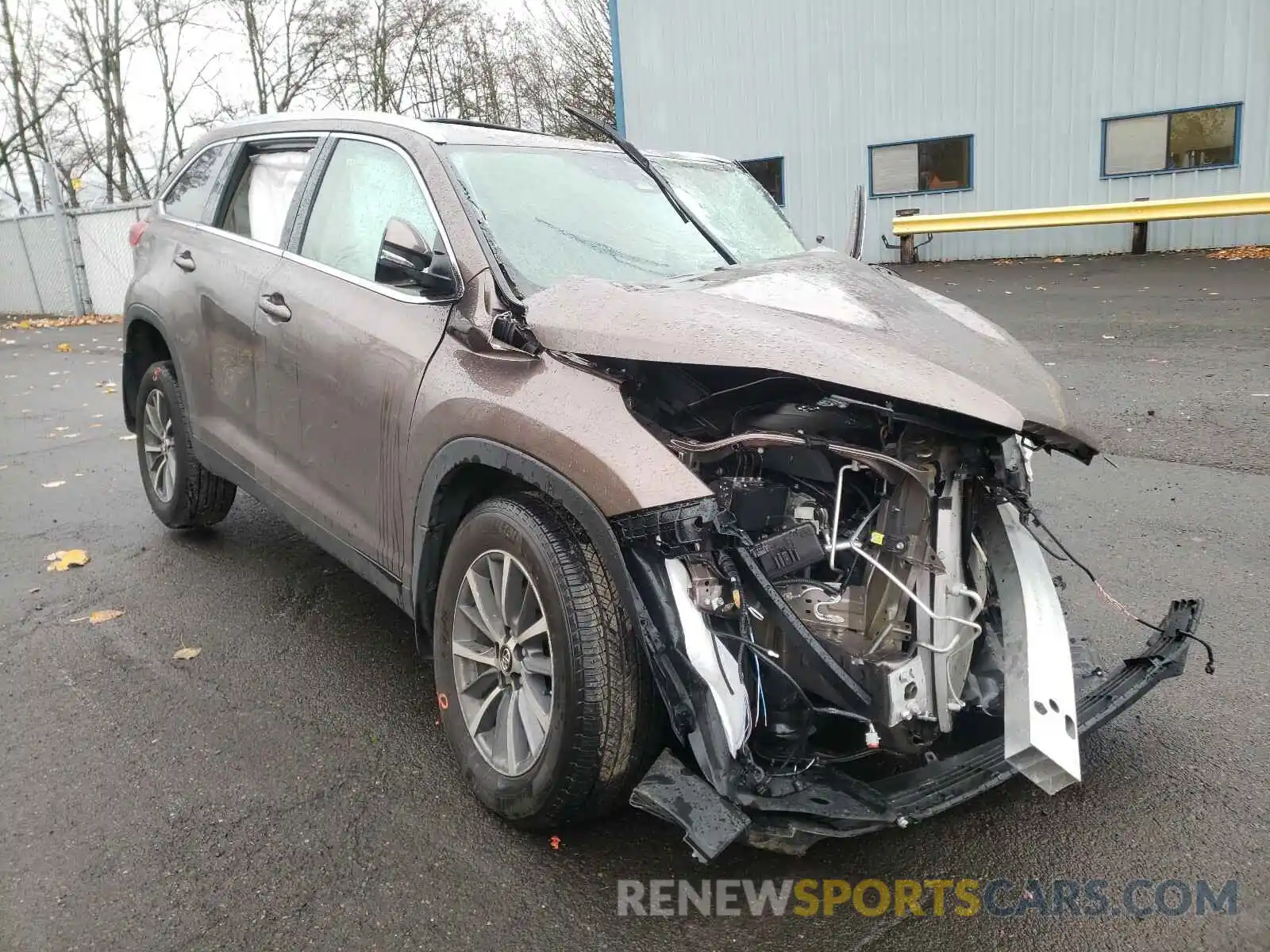 1 Photograph of a damaged car 5TDJZRFH3KS732263 TOYOTA HIGHLANDER 2019