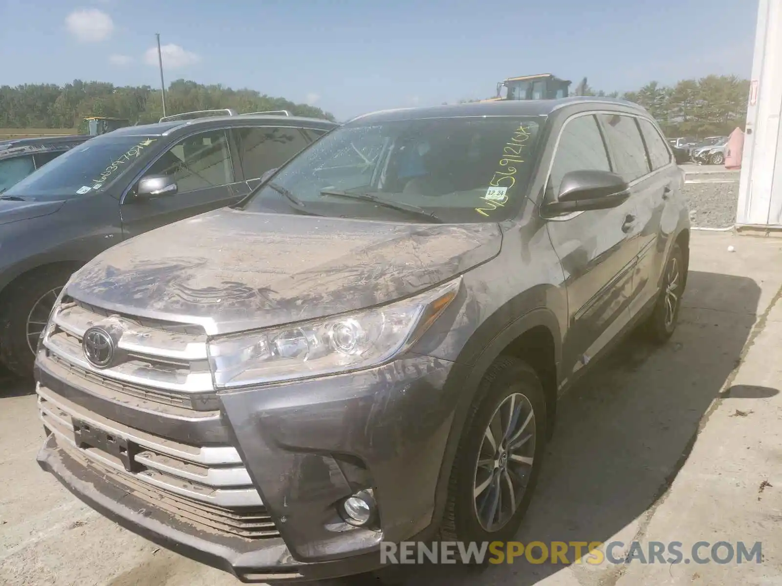 2 Photograph of a damaged car 5TDJZRFH3KS732747 TOYOTA HIGHLANDER 2019