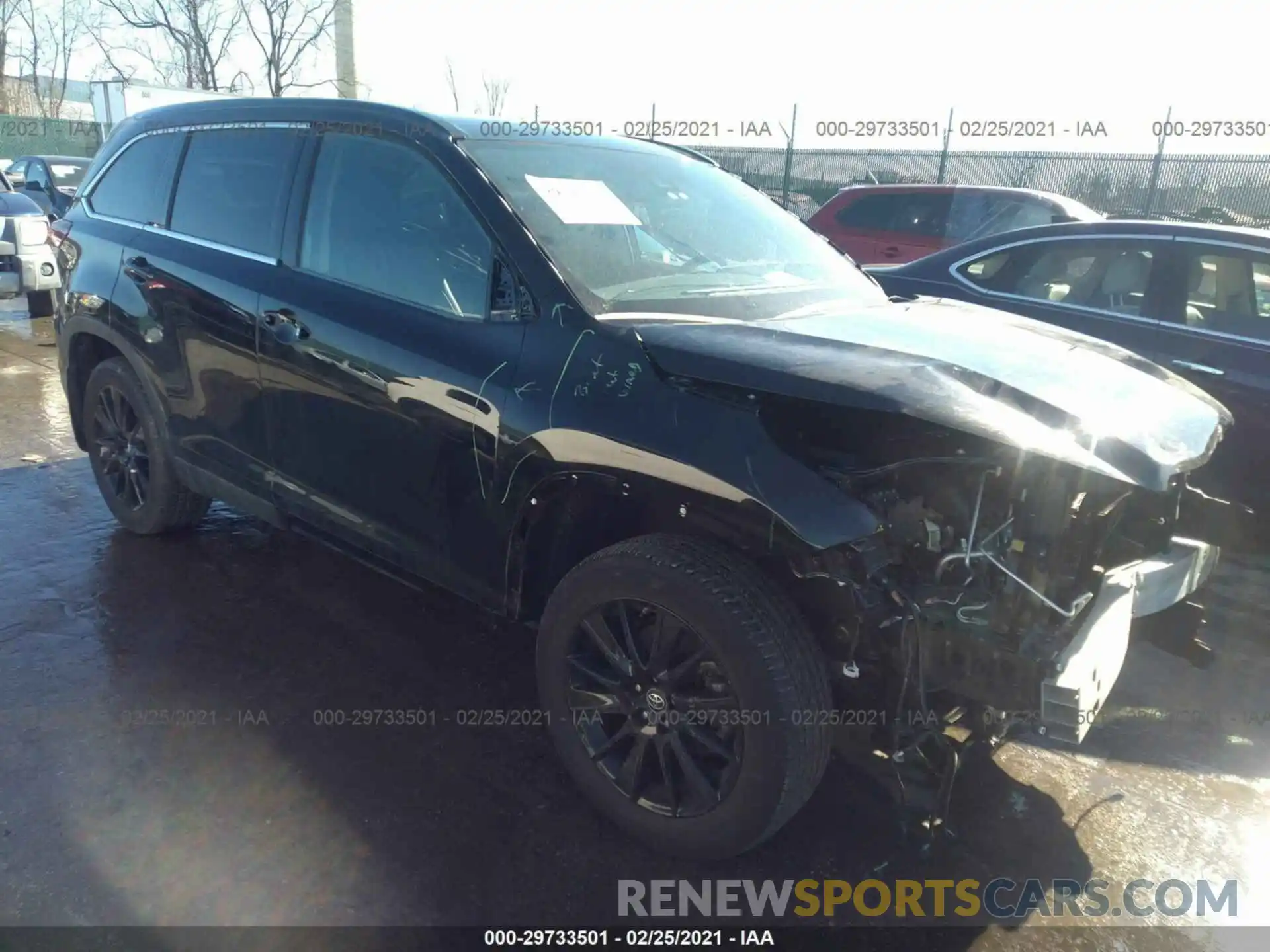 1 Photograph of a damaged car 5TDJZRFH3KS734305 TOYOTA HIGHLANDER 2019