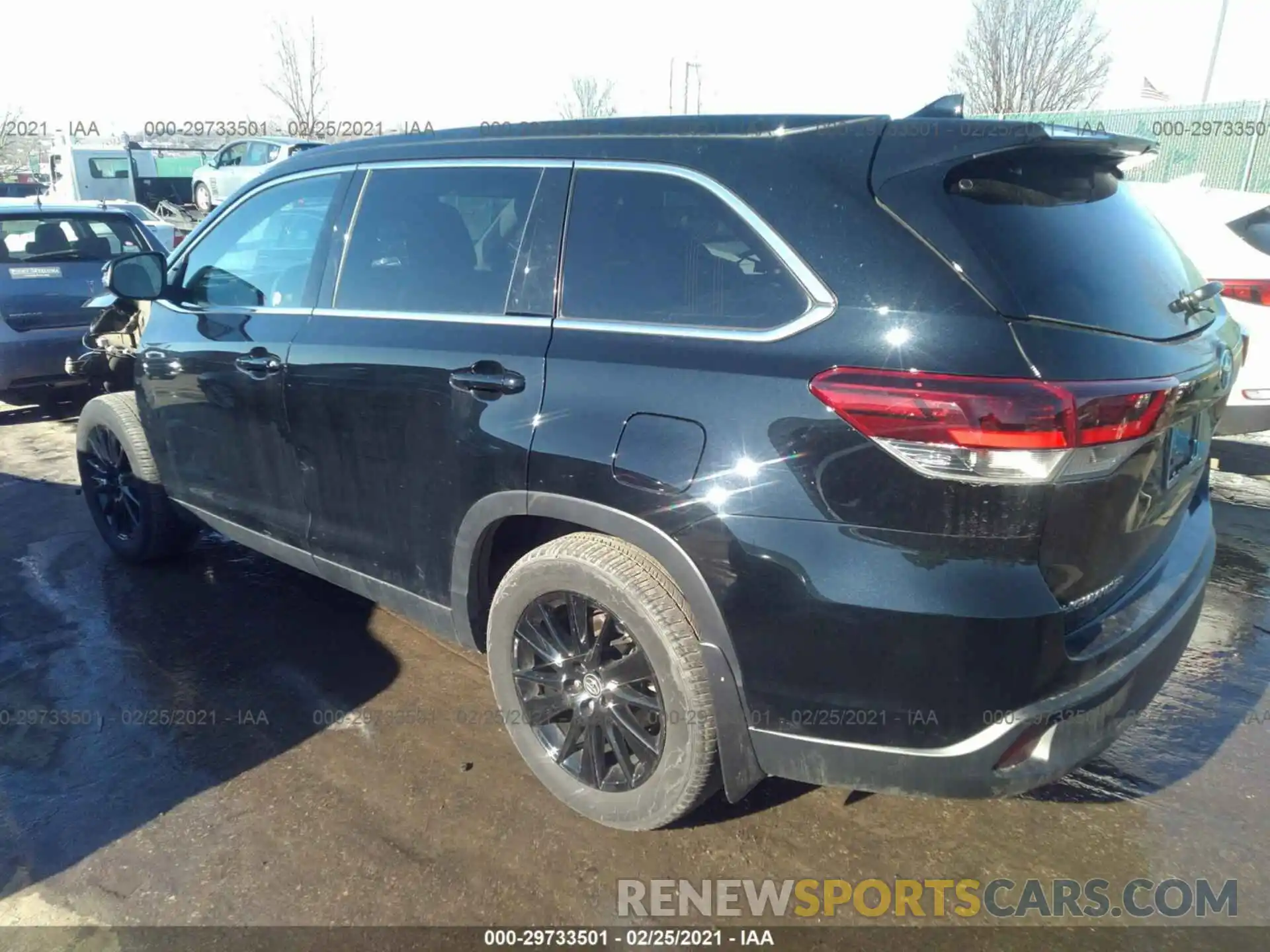 3 Photograph of a damaged car 5TDJZRFH3KS734305 TOYOTA HIGHLANDER 2019