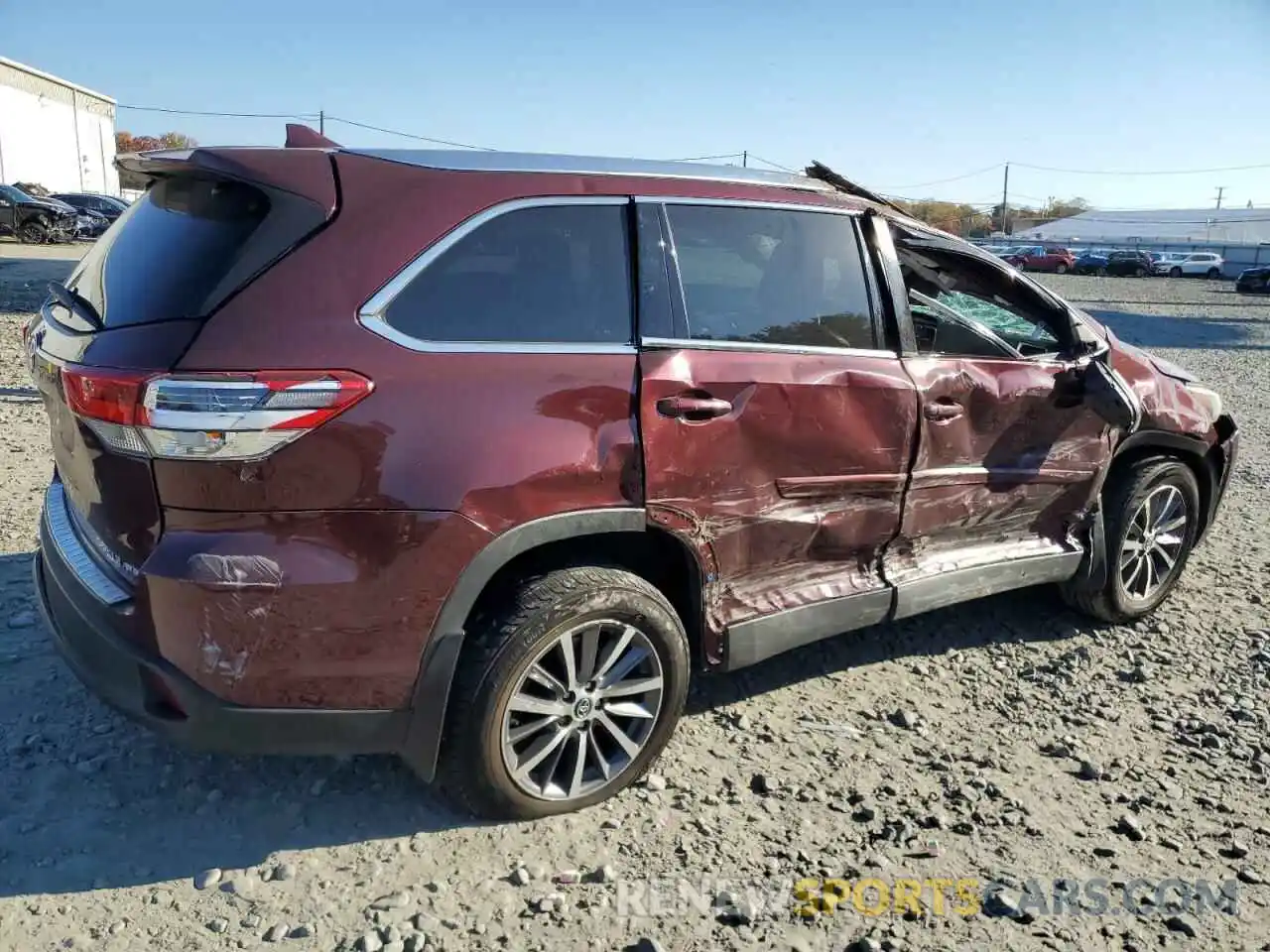 3 Photograph of a damaged car 5TDJZRFH3KS734935 TOYOTA HIGHLANDER 2019