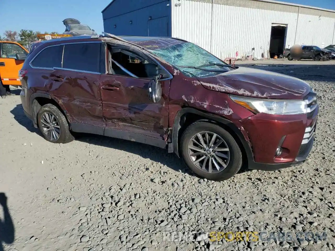 4 Photograph of a damaged car 5TDJZRFH3KS734935 TOYOTA HIGHLANDER 2019