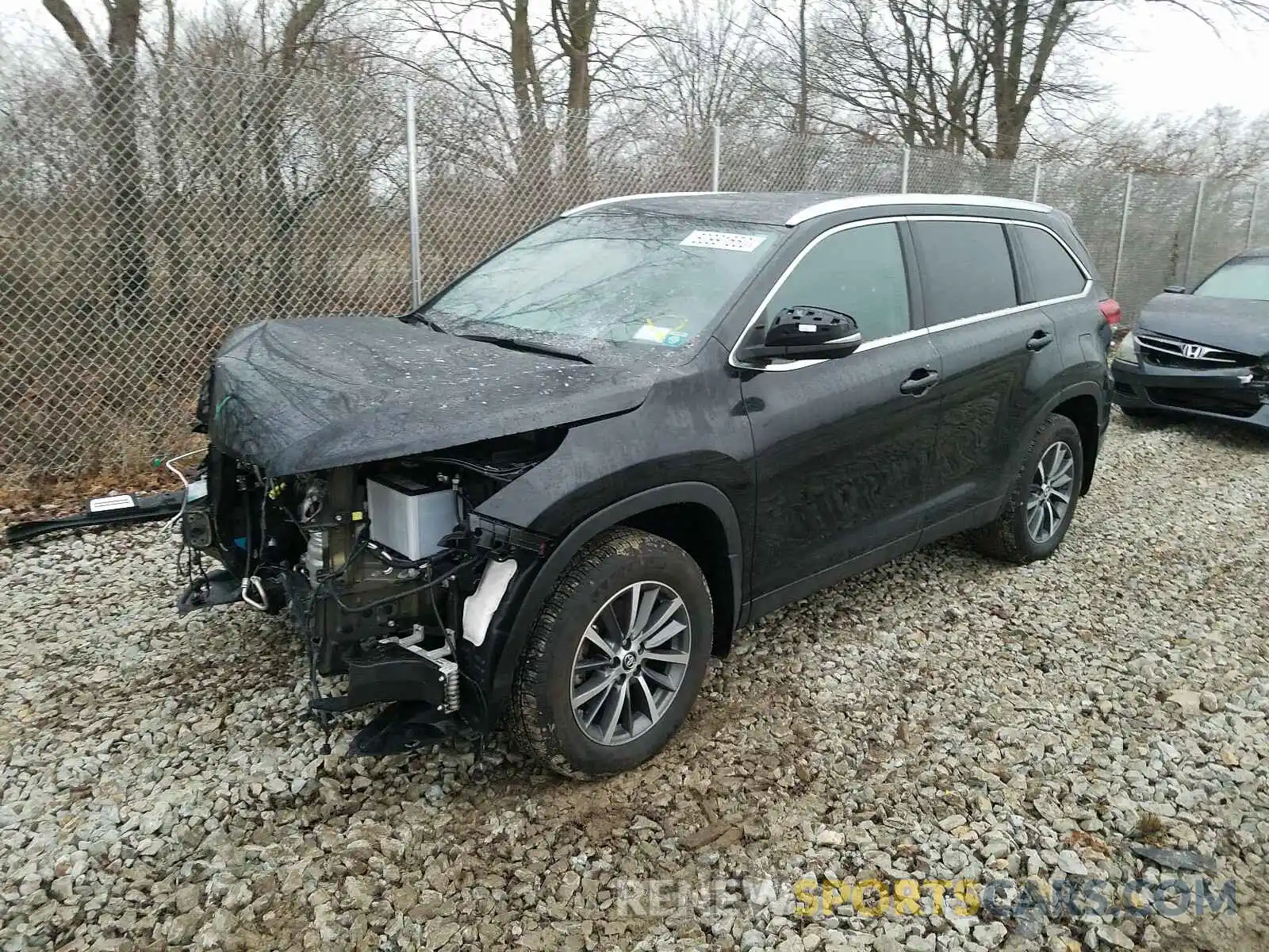 2 Photograph of a damaged car 5TDJZRFH3KS735423 TOYOTA HIGHLANDER 2019