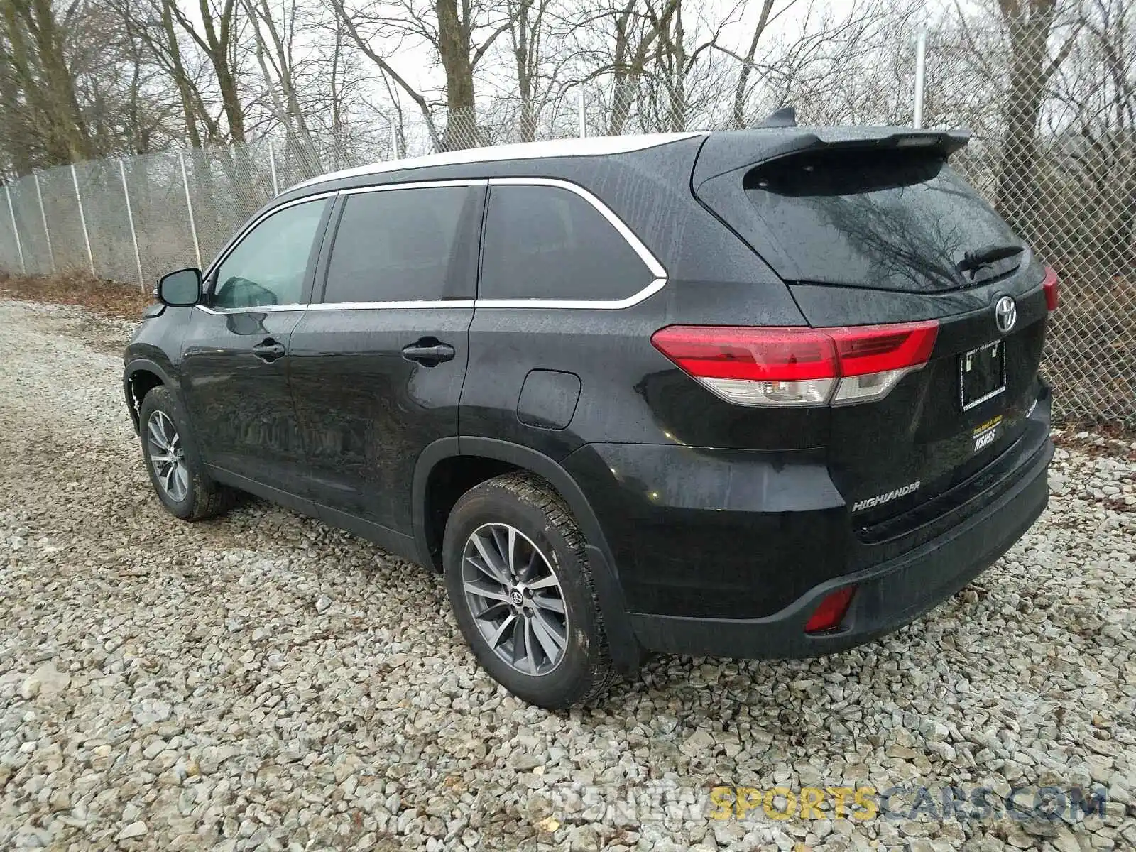 3 Photograph of a damaged car 5TDJZRFH3KS735423 TOYOTA HIGHLANDER 2019