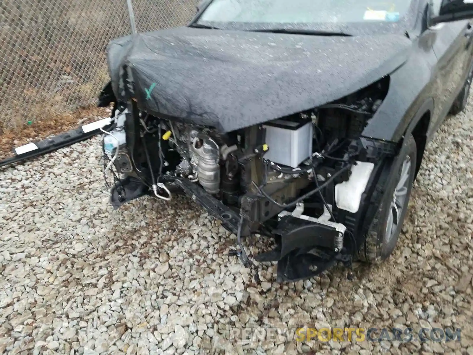 9 Photograph of a damaged car 5TDJZRFH3KS735423 TOYOTA HIGHLANDER 2019