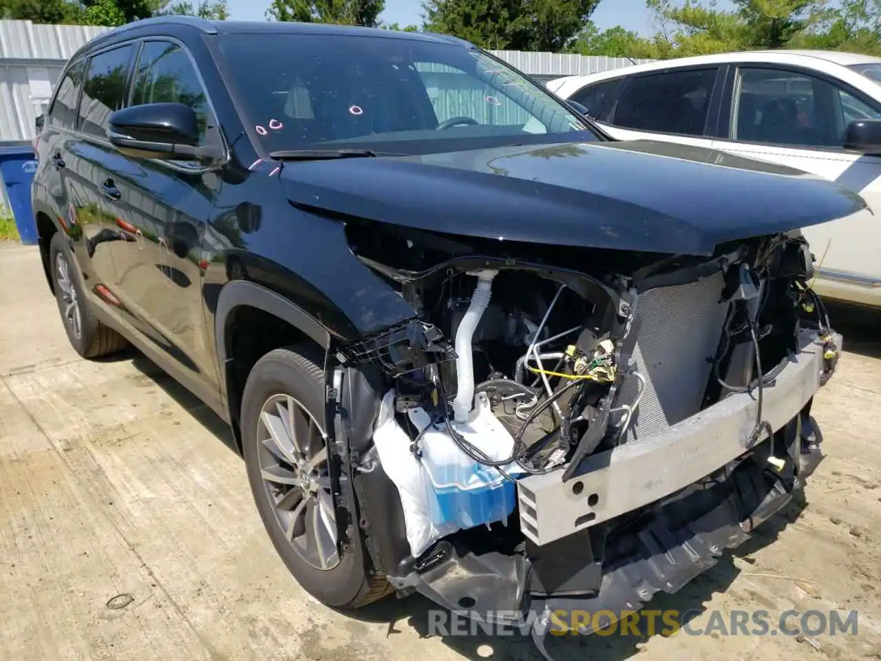 1 Photograph of a damaged car 5TDJZRFH3KS736071 TOYOTA HIGHLANDER 2019