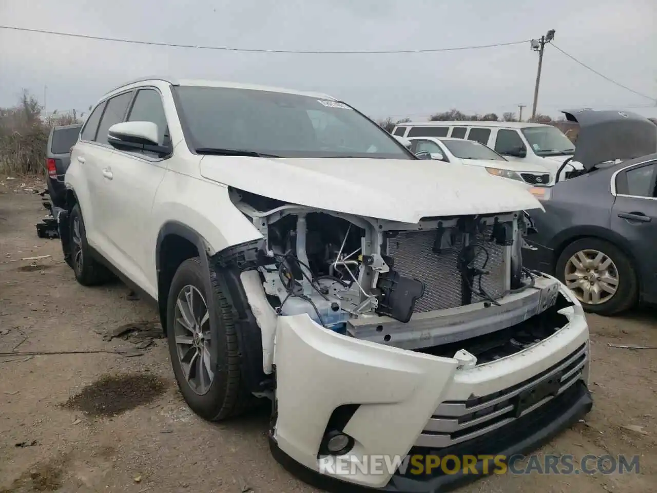 1 Photograph of a damaged car 5TDJZRFH3KS743909 TOYOTA HIGHLANDER 2019