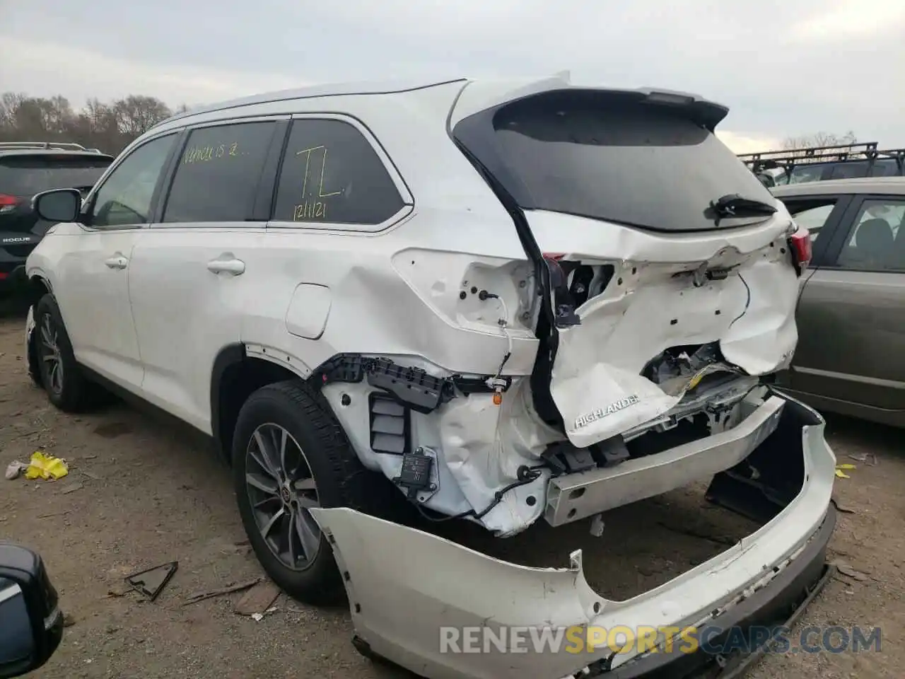 3 Photograph of a damaged car 5TDJZRFH3KS743909 TOYOTA HIGHLANDER 2019