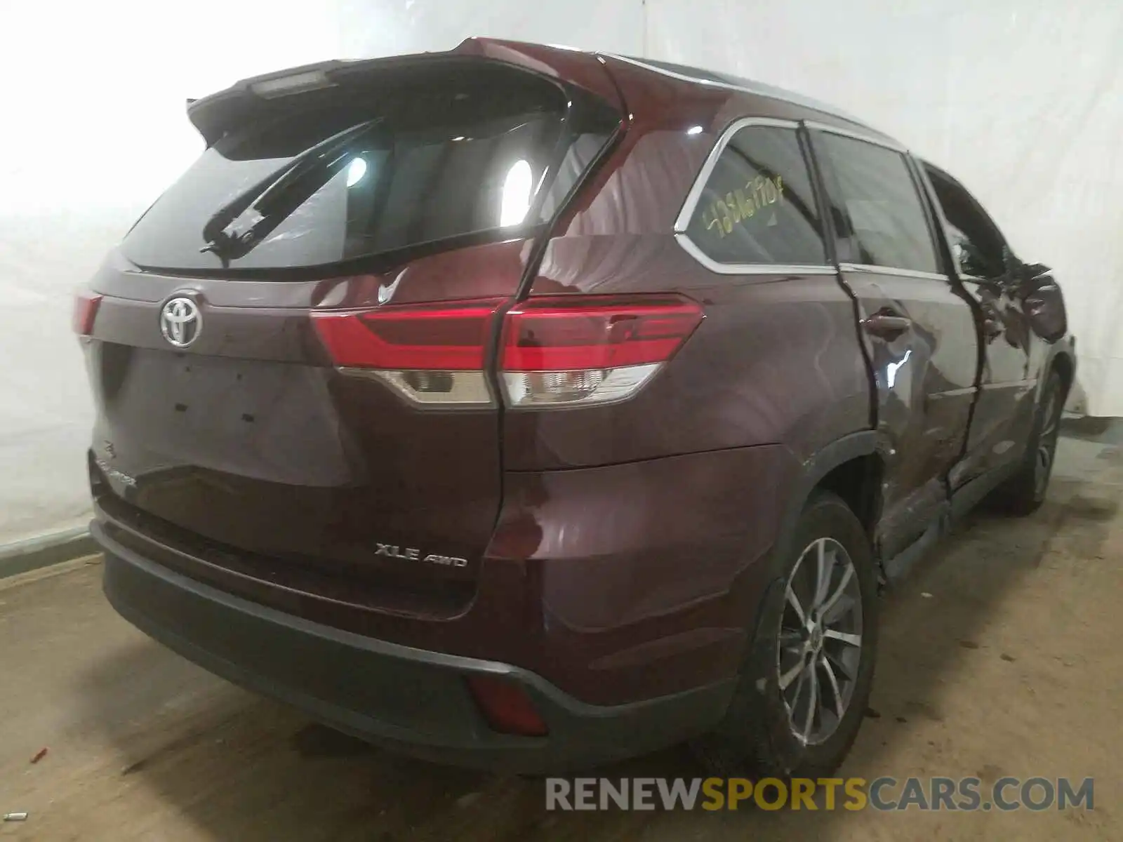 4 Photograph of a damaged car 5TDJZRFH3KS745806 TOYOTA HIGHLANDER 2019