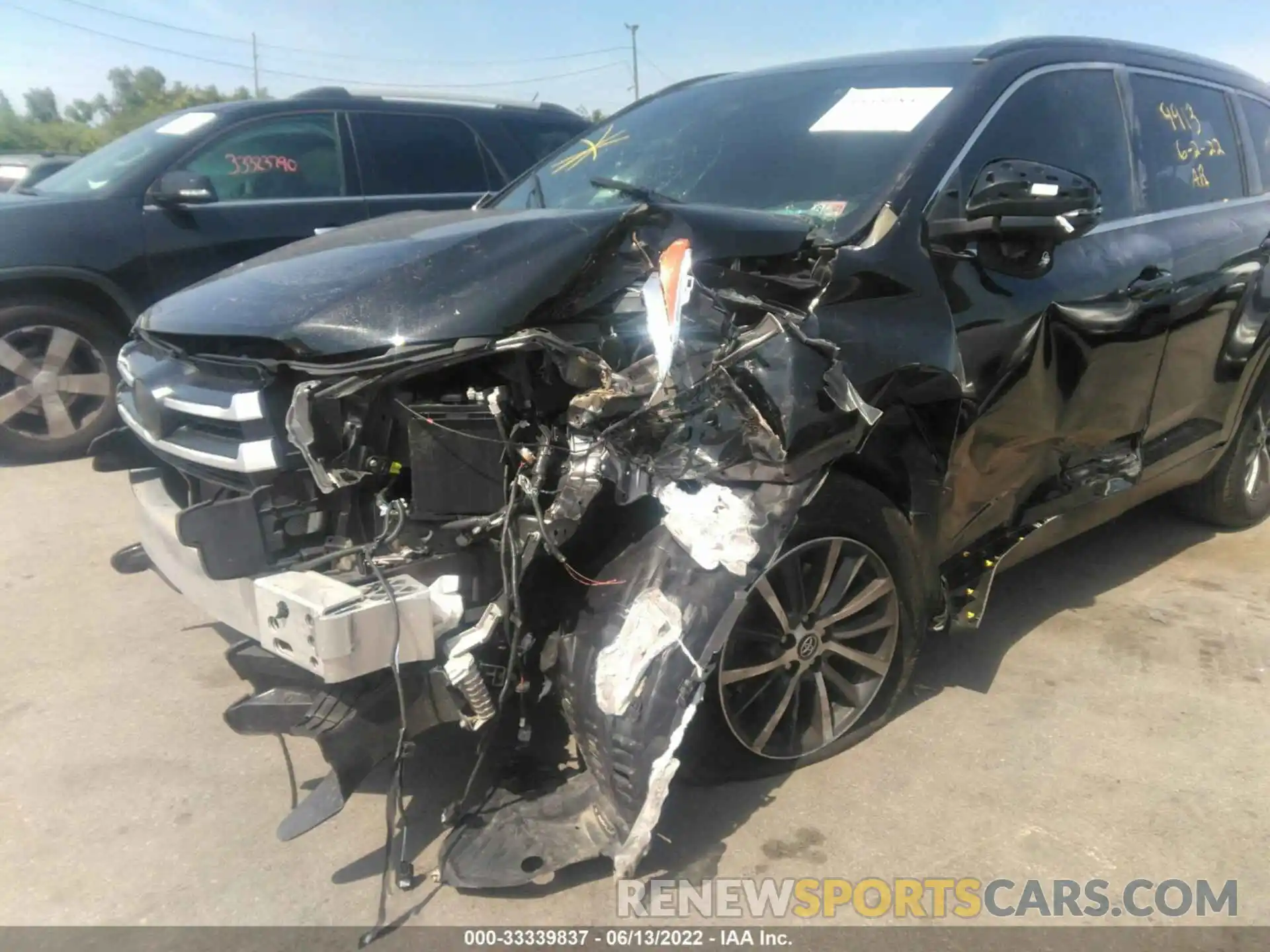 5 Photograph of a damaged car 5TDJZRFH3KS916683 TOYOTA HIGHLANDER 2019