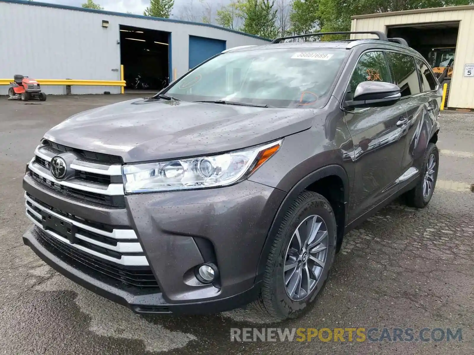 2 Photograph of a damaged car 5TDJZRFH3KS921964 TOYOTA HIGHLANDER 2019